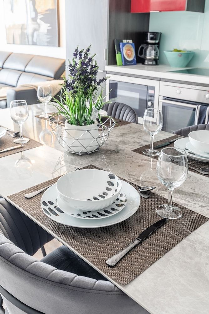 Stallion Suites -  Downtown Toronto Business Suite 20