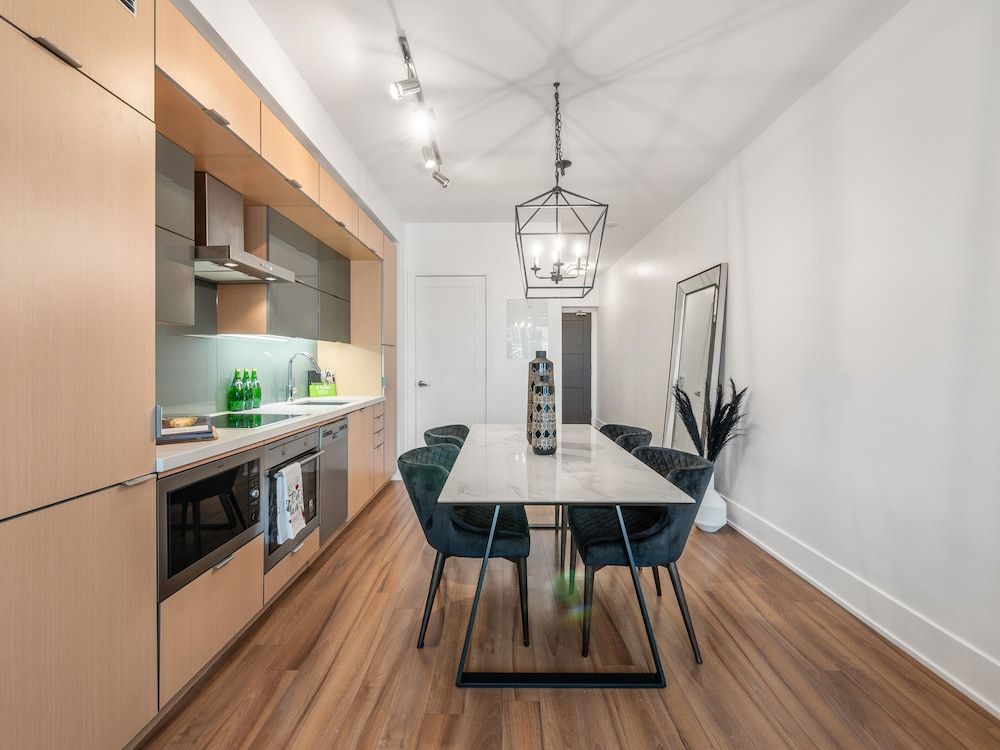 Stallion Suites -  Downtown Toronto Superior Apartment 13