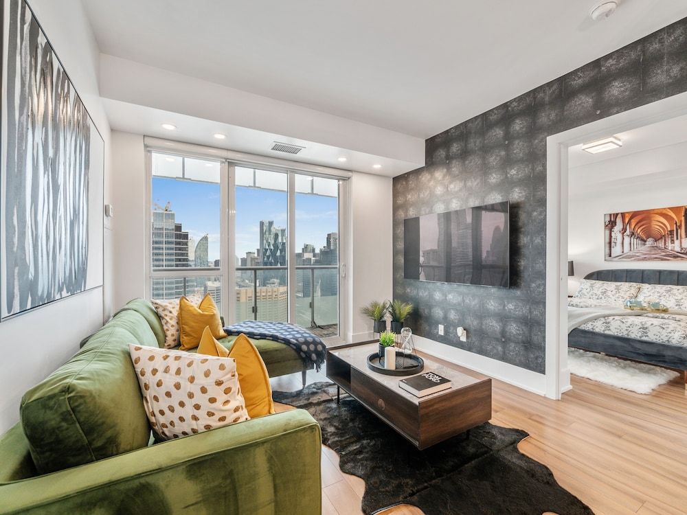 Stallion Suites -  Downtown Toronto Superior Apartment
