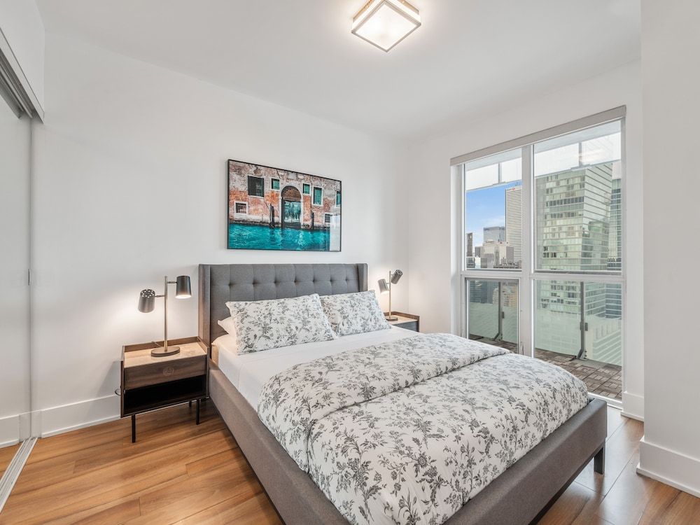 Stallion Suites -  Downtown Toronto Superior Apartment 9