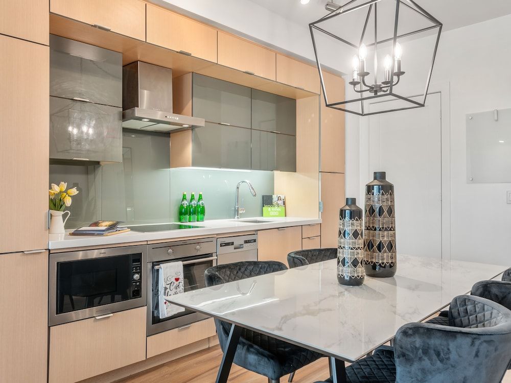 Stallion Suites -  Downtown Toronto Superior Apartment 14