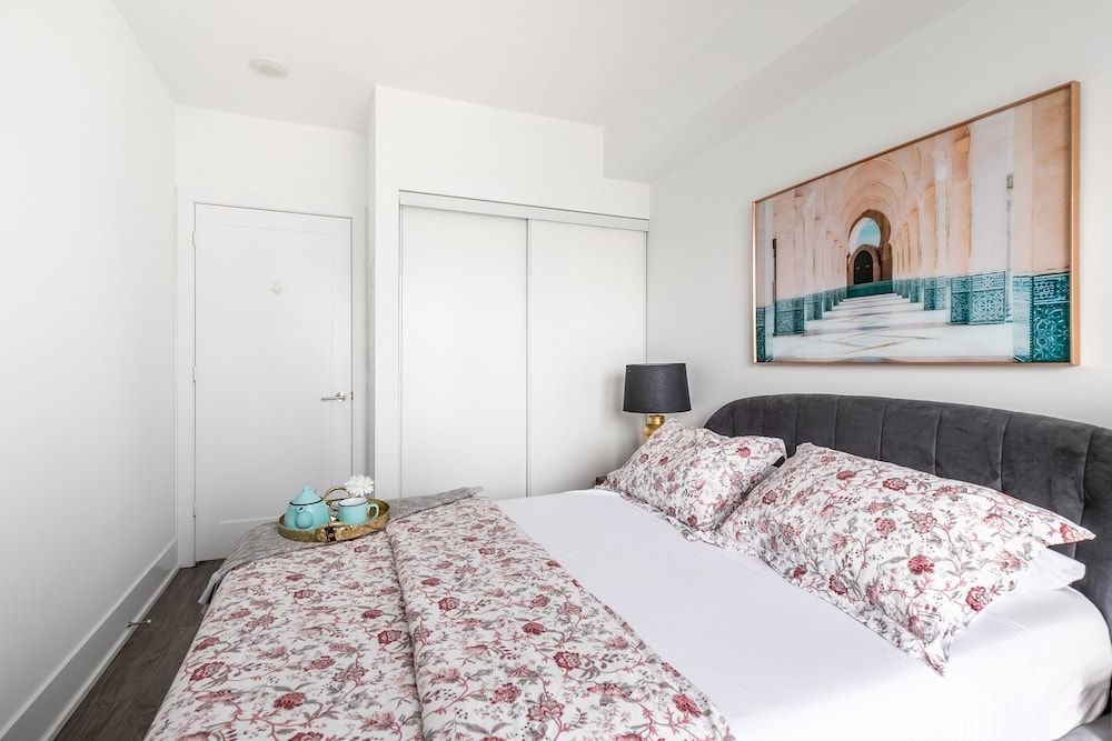 Stallion Suites -  Downtown Toronto Business Suite 5