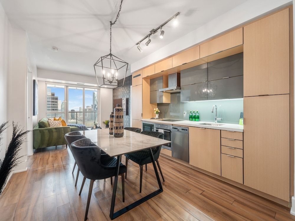 Stallion Suites -  Downtown Toronto Superior Apartment 12