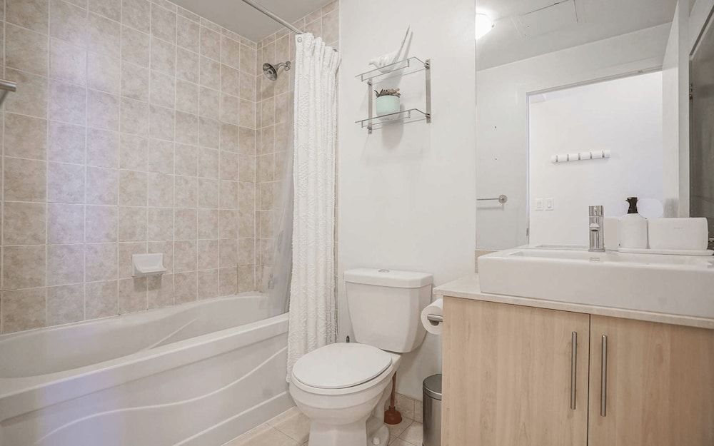 Ike Property Mgmt Deluxe Suite 8