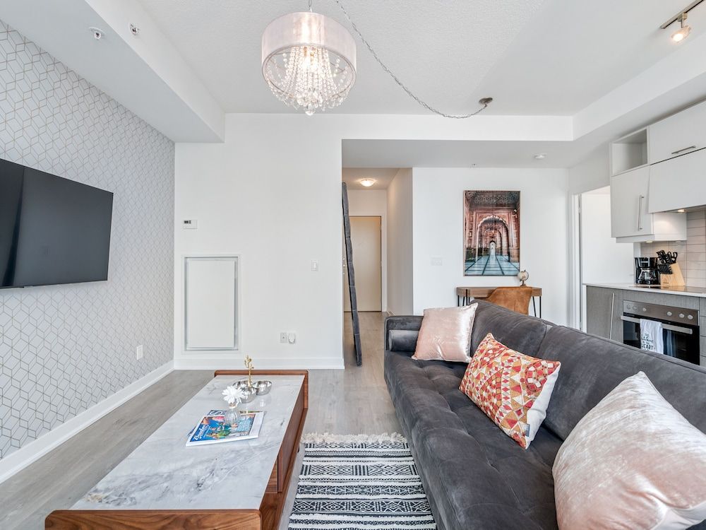 Stallion Suites - Entertainment District Business Apartment, 1 Bedroom, Balcony 10