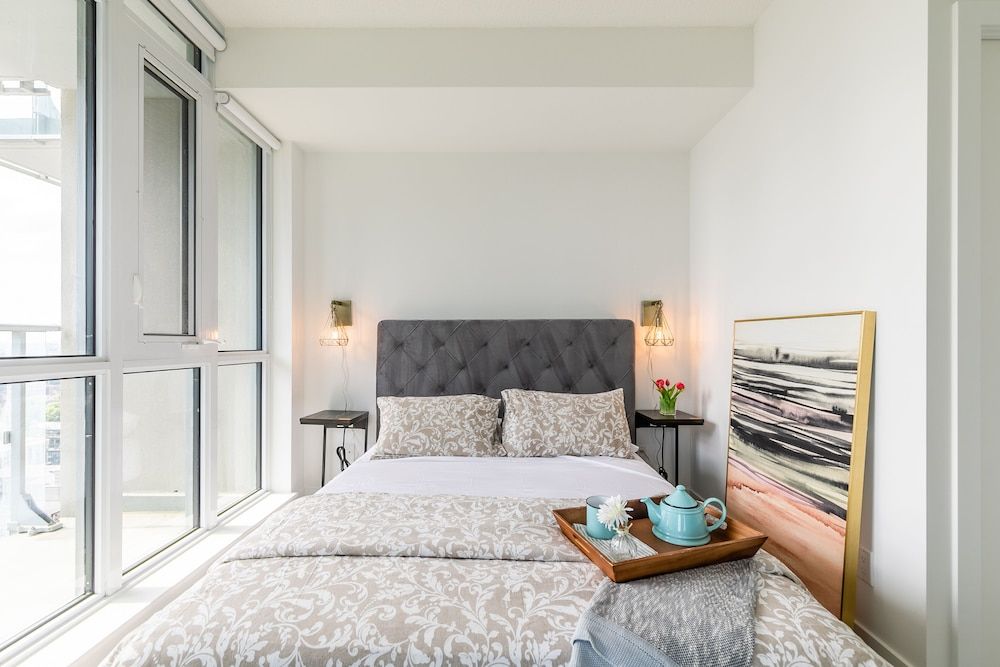 undefined Stallion Suites - Entertainment District 10