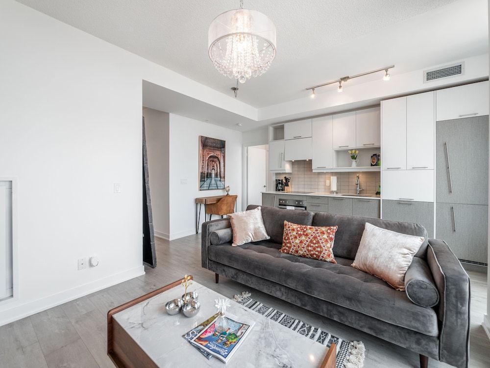 Stallion Suites - Entertainment District Business Apartment, 1 Bedroom, Balcony 3