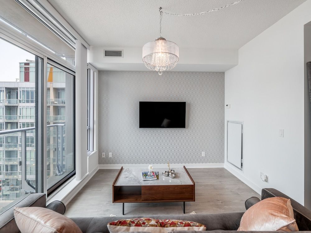 Stallion Suites - Entertainment District Business Apartment, 1 Bedroom, Balcony 8