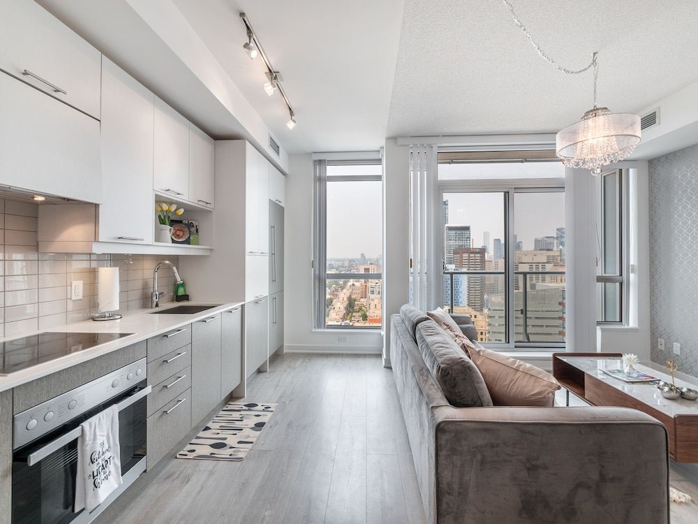 Stallion Suites - Entertainment District Business Apartment, 1 Bedroom, Balcony 7