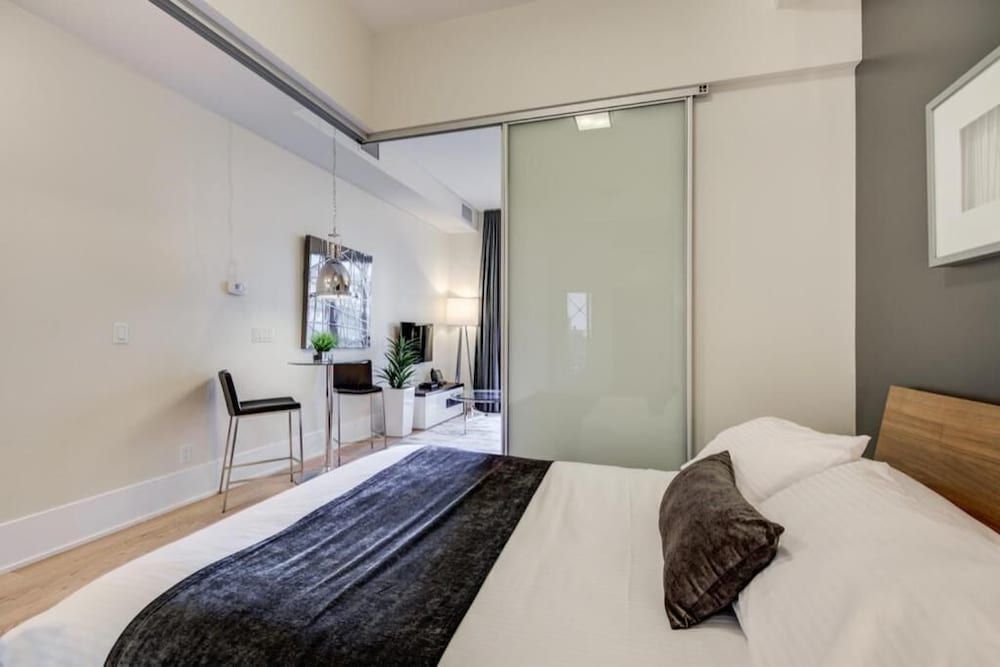 Skyline Suites - Next to MTCC, ACC & CN Tower Apartment 2