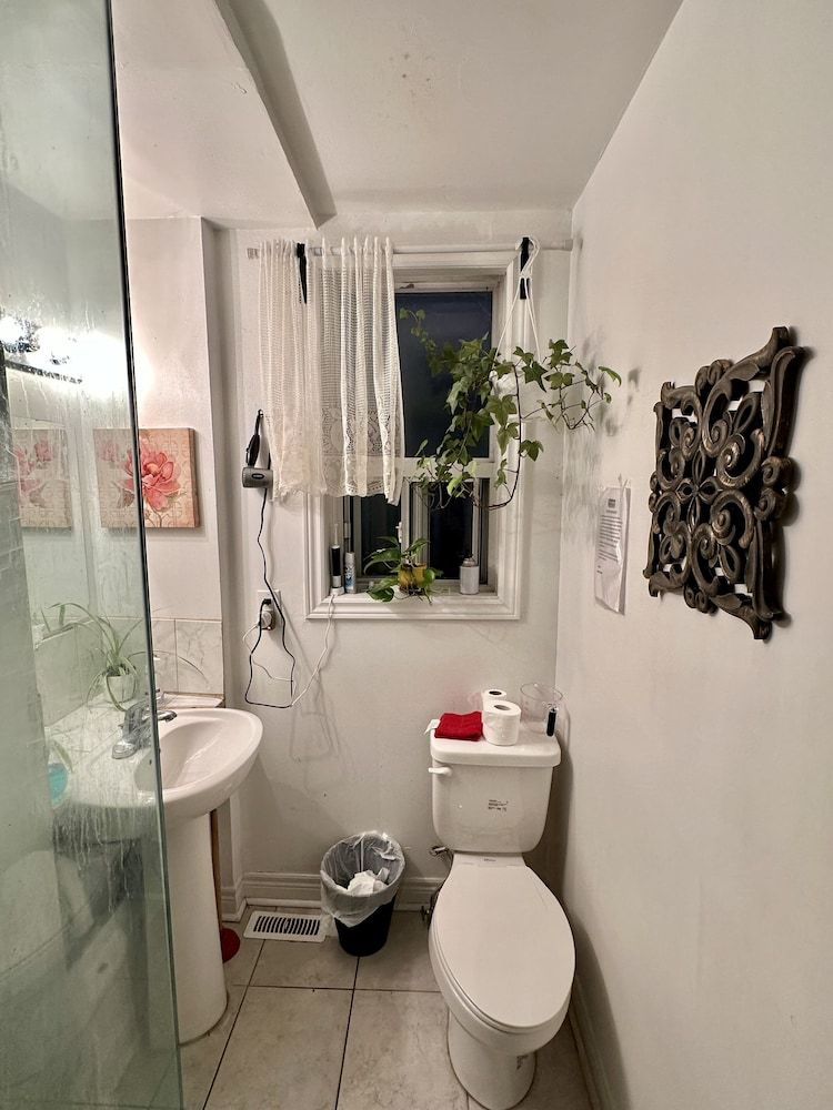 undefined Toronto Furnished Rooms 8