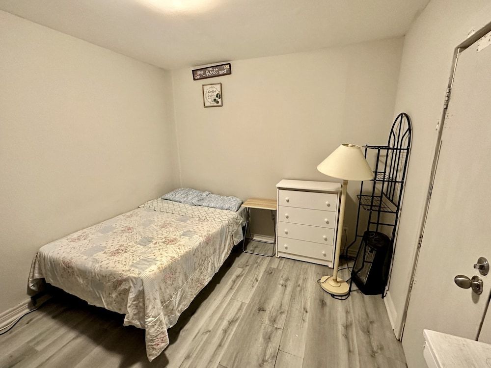 undefined Toronto Furnished Rooms 2