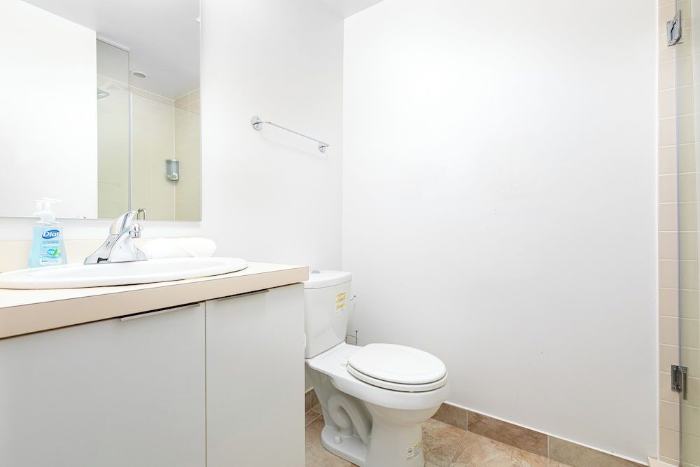 Downtown Toronto near CN Tower Luxury Condo 17