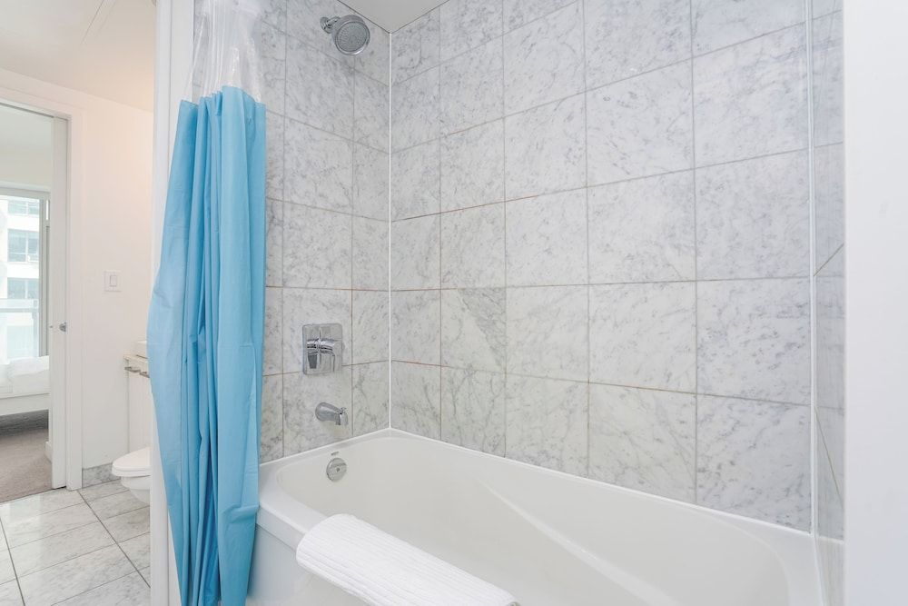 Downtown Toronto near CN Tower Luxury Condo 18