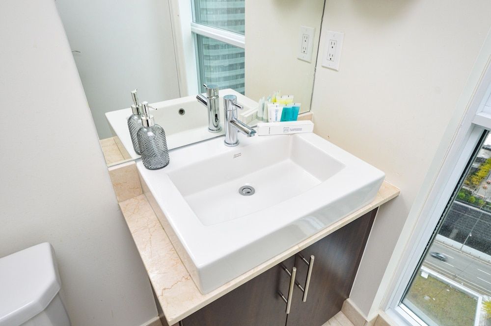 Downtown Toronto near CN Tower Luxury Condo 13