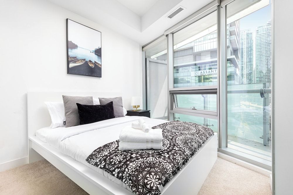 Downtown Toronto near CN Tower Luxury Condo
