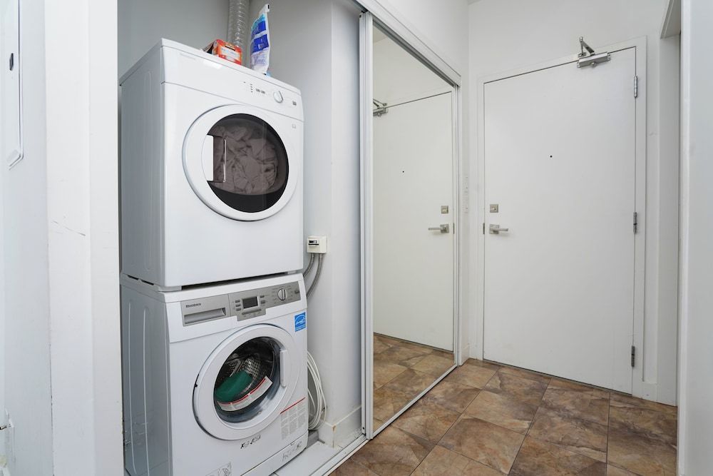 Downtown Toronto near CN Tower Luxury Condo 12