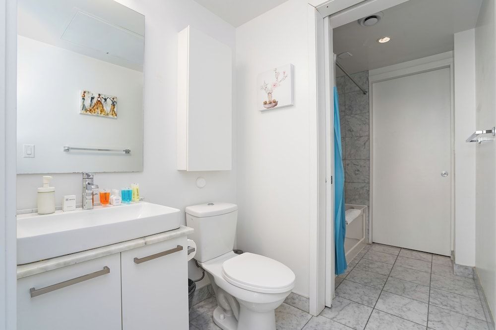 Downtown Toronto near CN Tower Luxury Condo 19