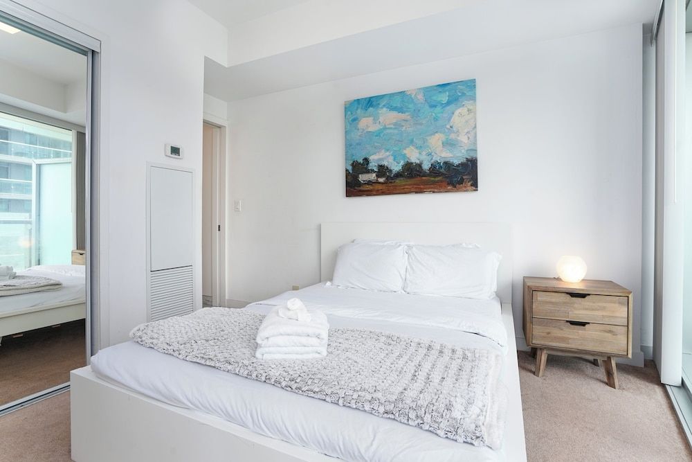 Downtown Toronto near CN Tower Luxury Condo 7