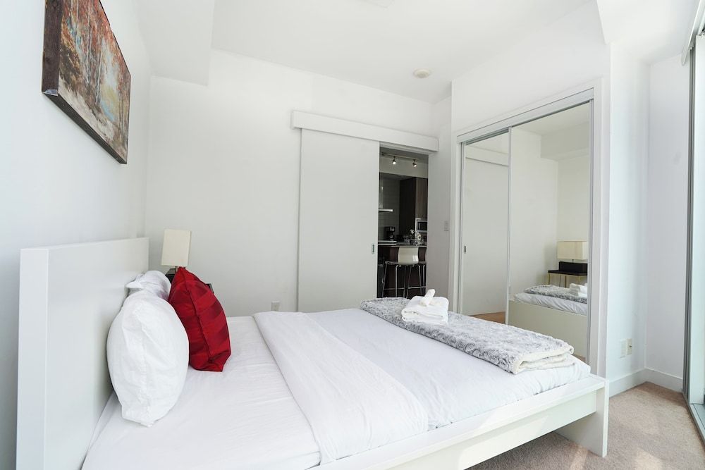Downtown Toronto near CN Tower Luxury Condo 8