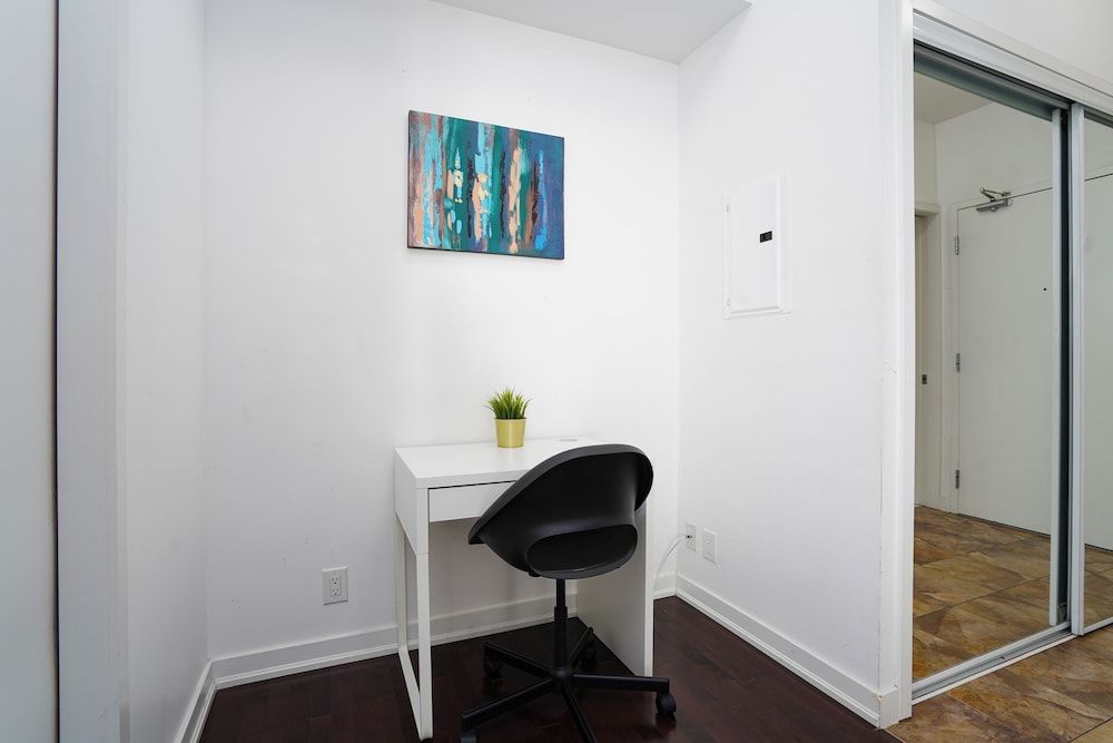 Downtown Toronto near CN Tower Luxury Condo 23