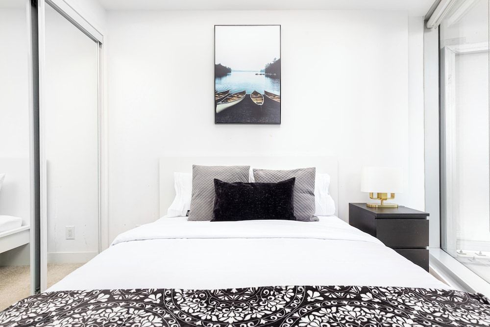 Downtown Toronto near CN Tower Luxury Condo 2