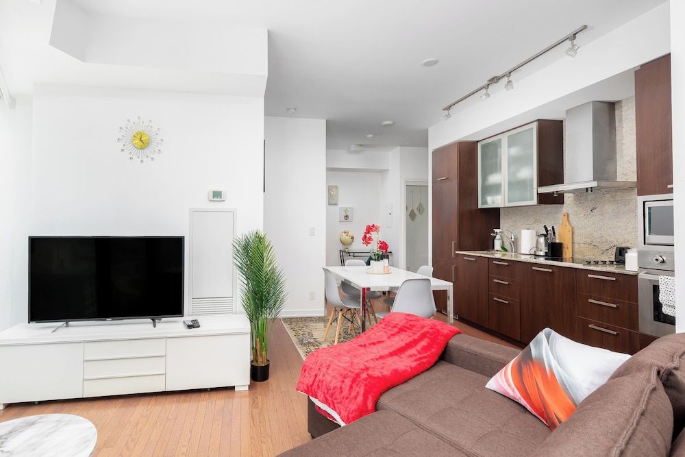 Downtown Toronto near CN Tower Luxury Condo 24