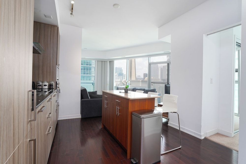 Downtown Toronto near CN Tower Luxury Condo 20