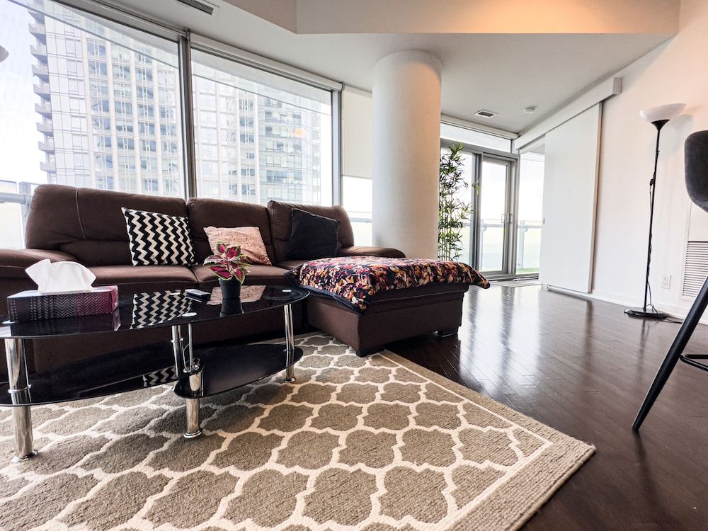 undefined Luxury 2 Bedroom Lakeview 7