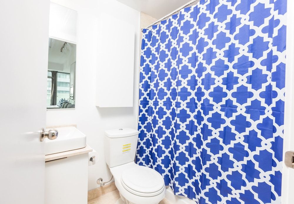 Front St - Entertainment District Classic Room 4