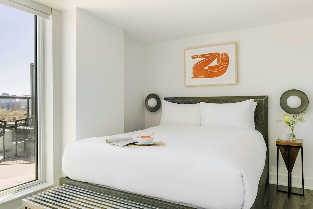 Sonder by Marriott Bonvoy Artesa Apartments West Queen West Apartment, 1 Bedroom, Balcony, City View 2