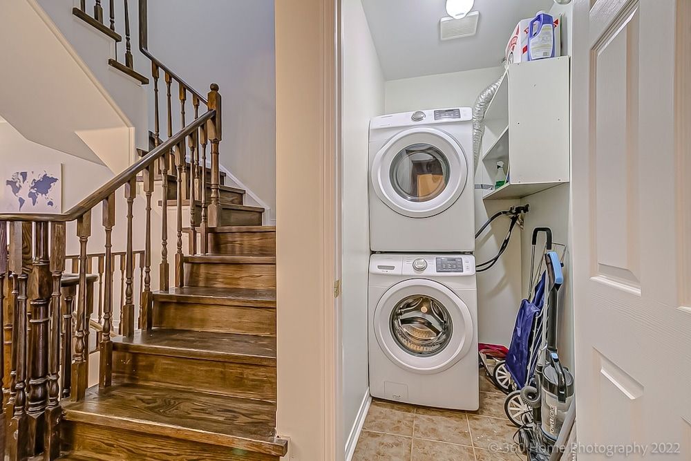 Urban Retreat A Modern 4BR Townhouse Family Apartment 11