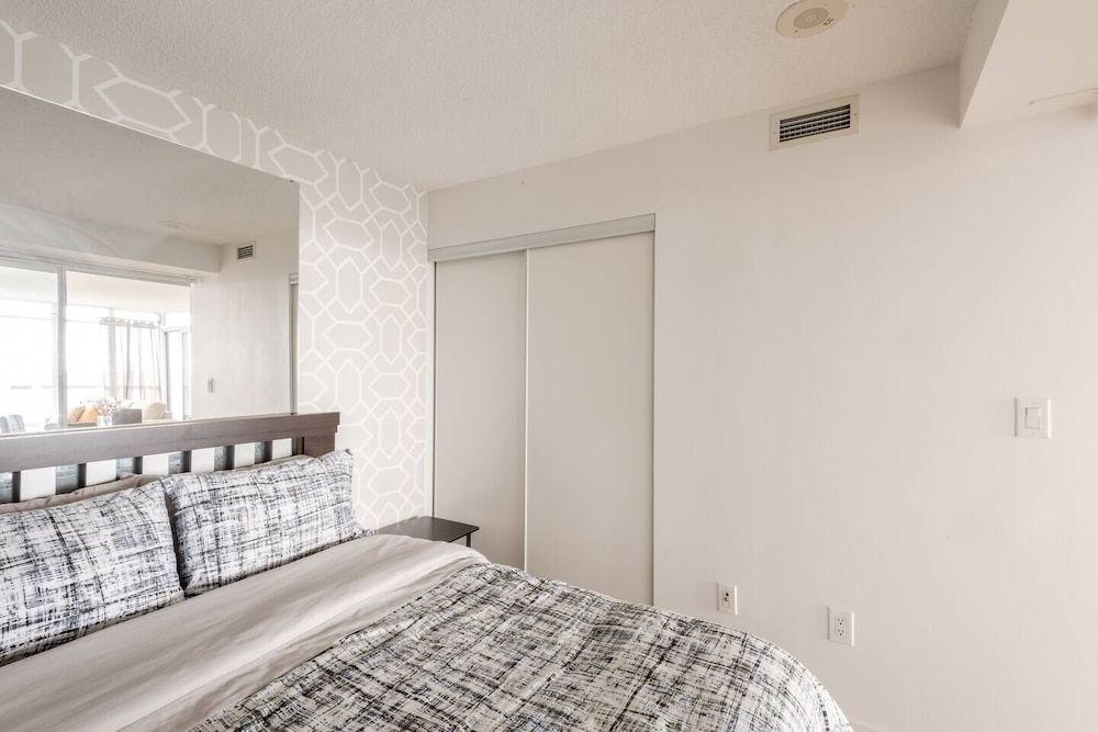 undefined Luxury WaterFront View & Free Parking 7