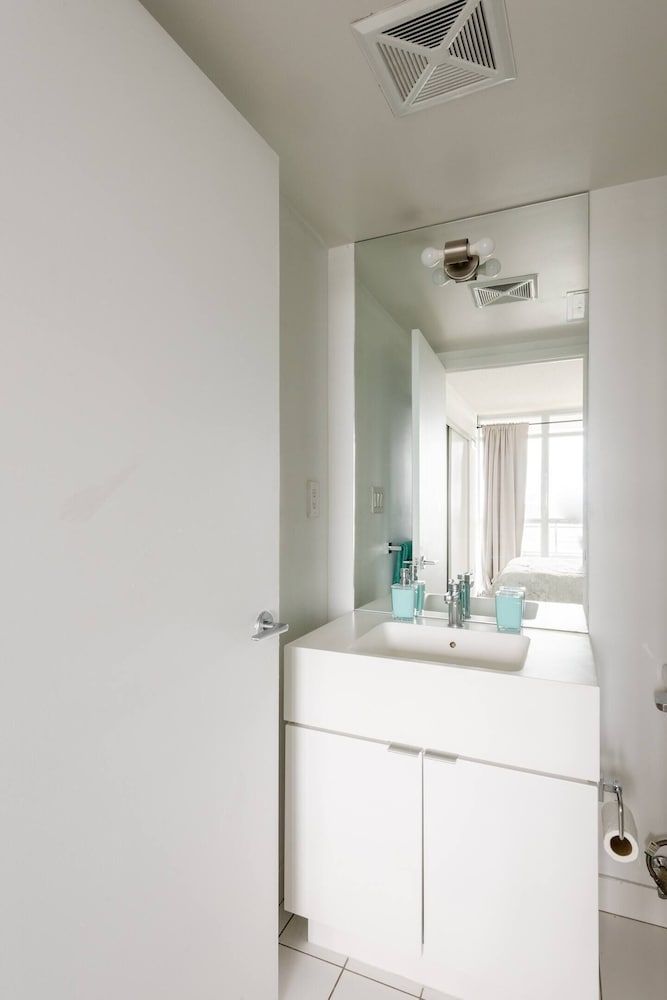 undefined Luxury WaterFront View & Free Parking 10