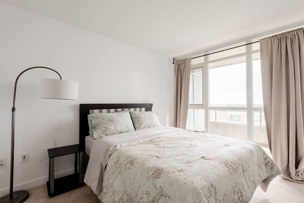 undefined Luxury WaterFront View & Free Parking 6