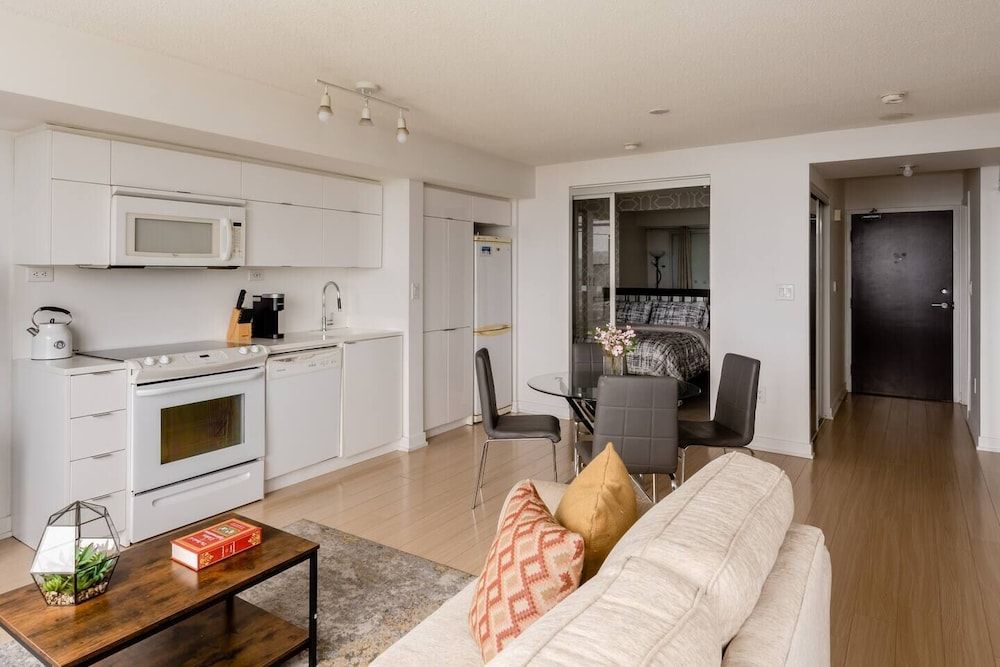 undefined Luxury WaterFront View & Free Parking 8