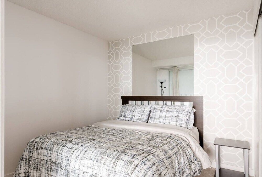 undefined Luxury WaterFront View & Free Parking 5