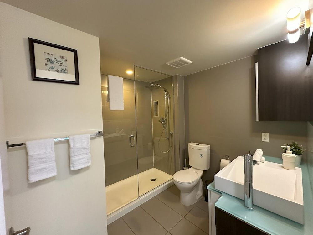 RivetStays - The Atmos City Apartment, Multiple Beds 5