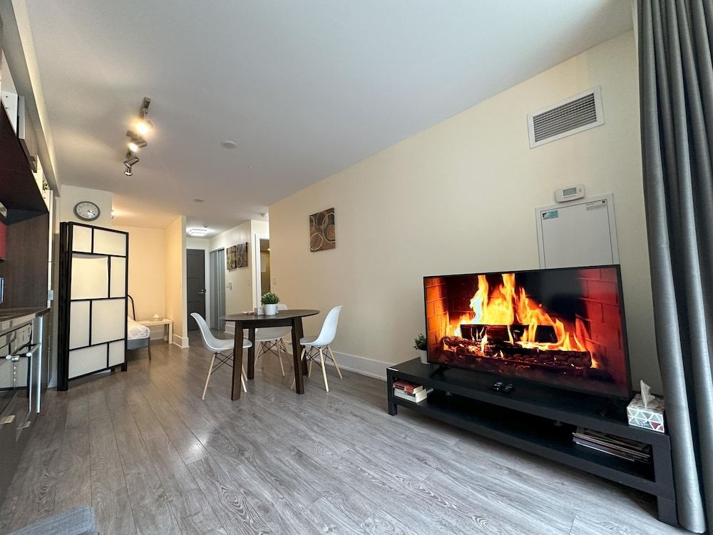 RivetStays - The Atmos City Apartment, Multiple Beds 9