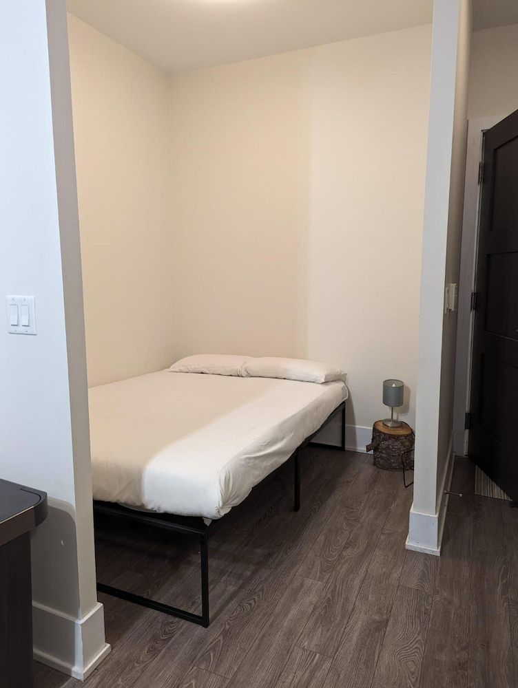 RivetStays - The Atmos City Apartment, Multiple Beds