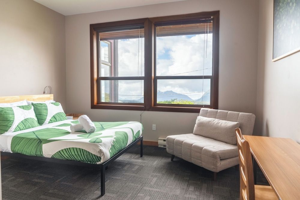 Private room with ocean view, 2-piece bathroom and shared showers