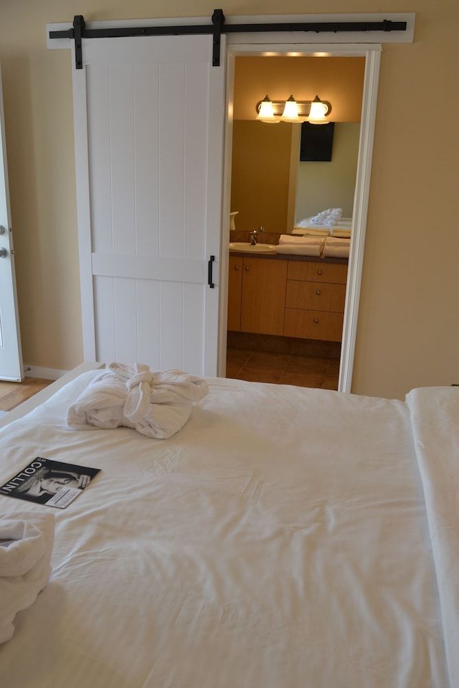 Salish Bed & Breakfast and Spa Classic Double Room , Garden View 3