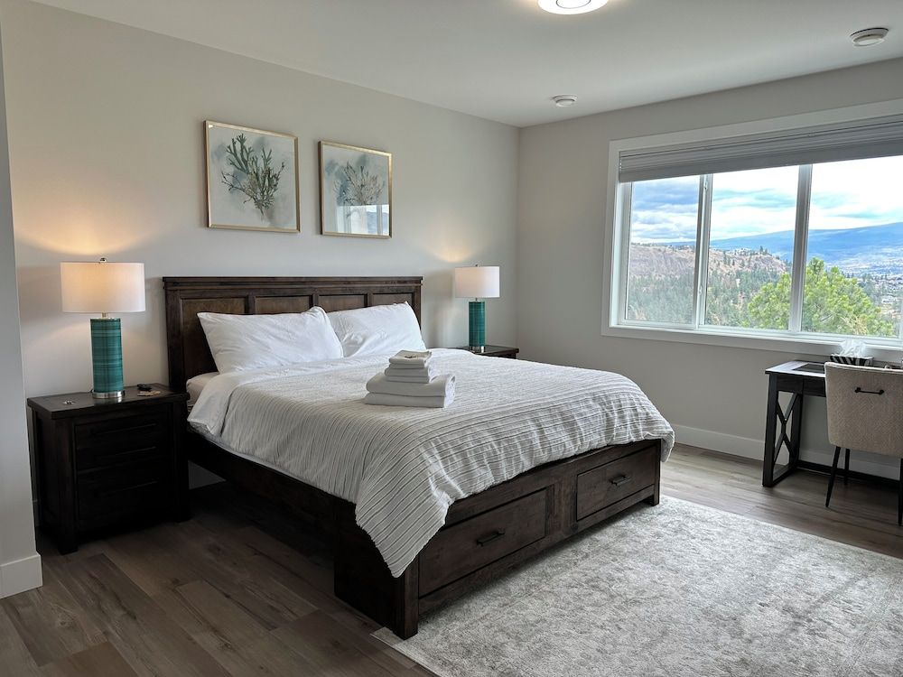 Luxury Room, 1 King Bed, Lake View