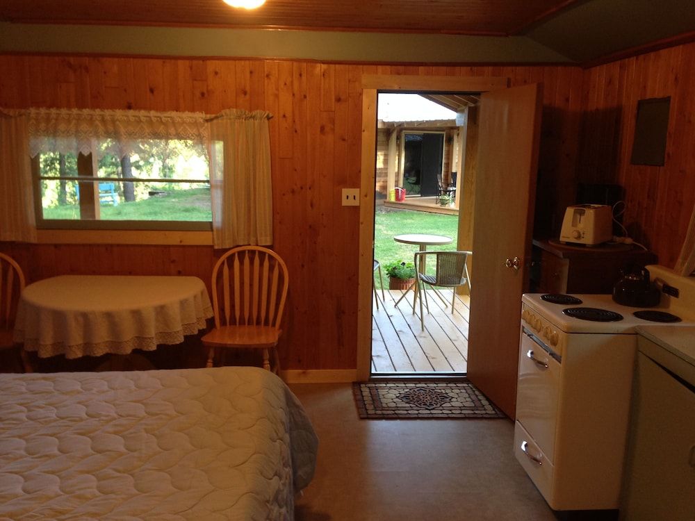 Cabin, River View (Cabana)