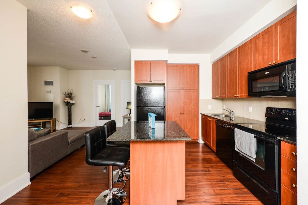 undefined Sarkar Suites - 330 Burnhamthorpe Road 7