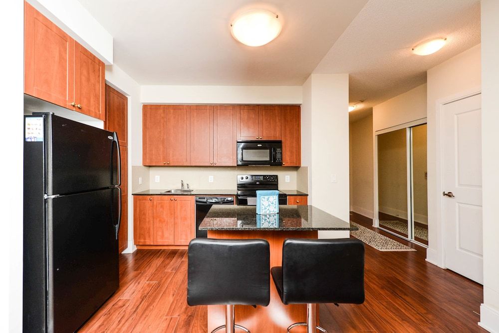 undefined Sarkar Suites - 330 Burnhamthorpe Road 5