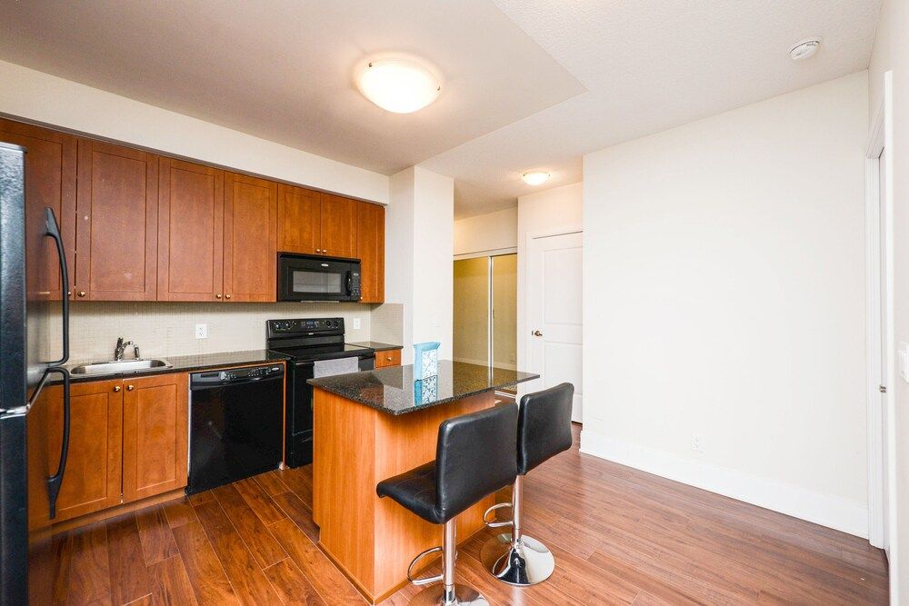 undefined Sarkar Suites - 330 Burnhamthorpe Road 6