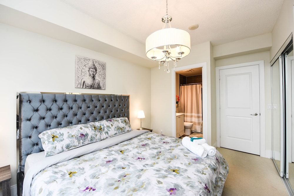 undefined Sarkar Suites - 310 Burnhamthorpe Road