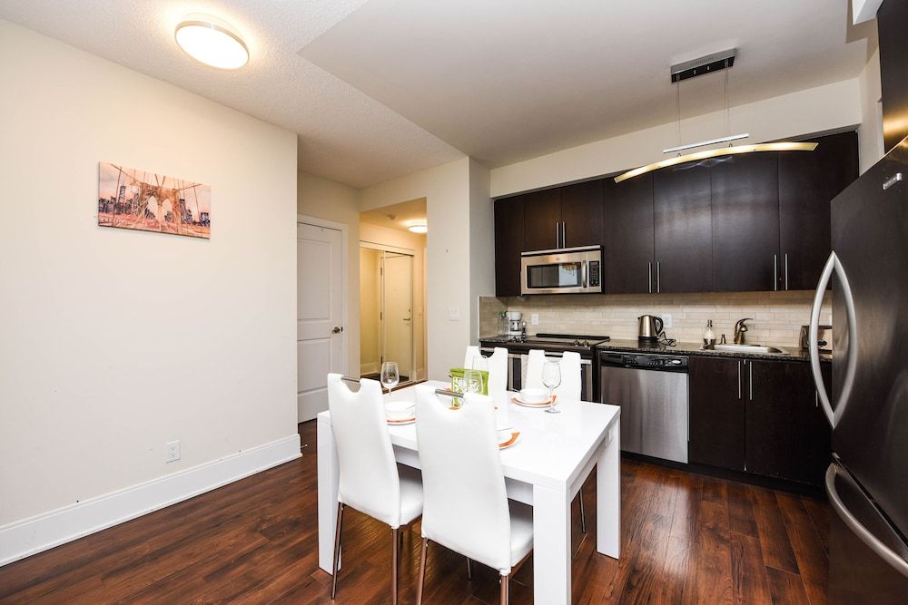 undefined Sarkar Suites - 310 Burnhamthorpe Road 10