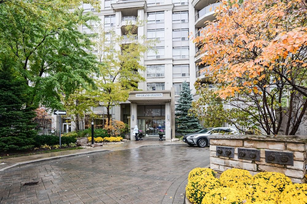 undefined Sarkar Suites - 310 Burnhamthorpe Road 3